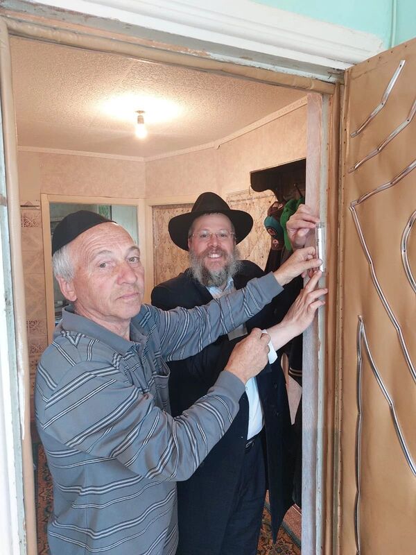 Мезуза на дверном косяке дома в Перми