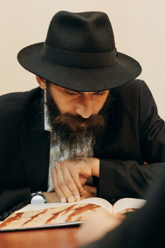 Адам Давыдов получил смиху — диплом раввина