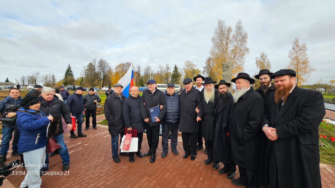 Открытие восстановленного памятника жертвам Холокоста в Рудне