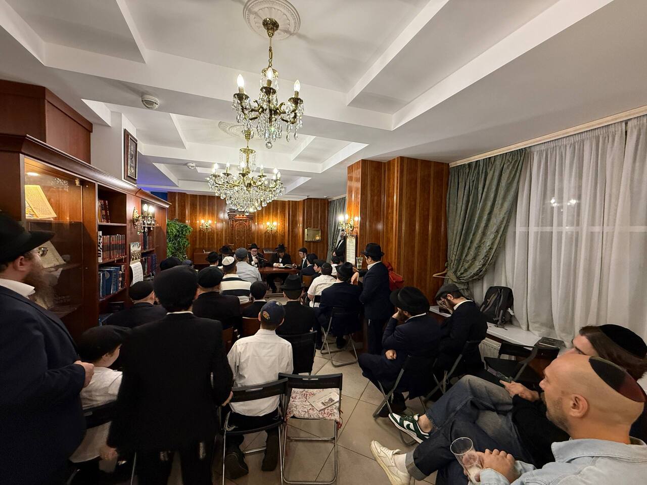 Бар-мицва Авраама Вэлвела, почетный гость — рав Берл Лазар