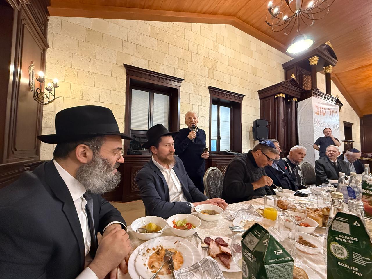 Смоленская община поздравляет раввина Леви Ицхака Мондшайна