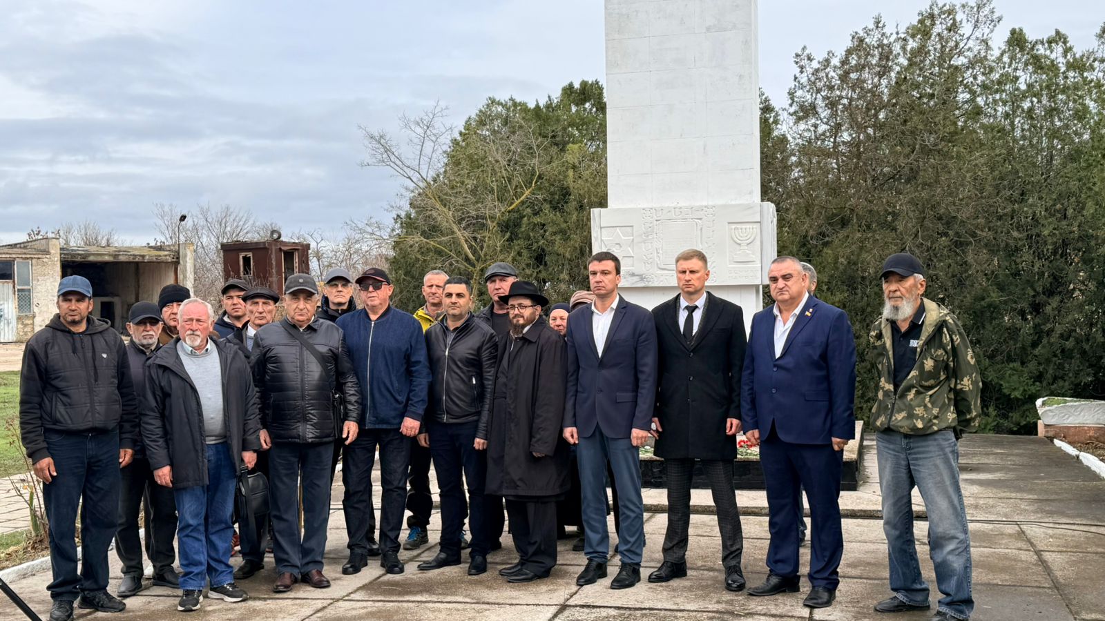 Траурное мероприятие у братской могилы в Евпатории