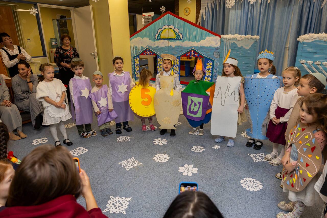 Ханукальные свечи на празднике общины Ростова-на-Дону