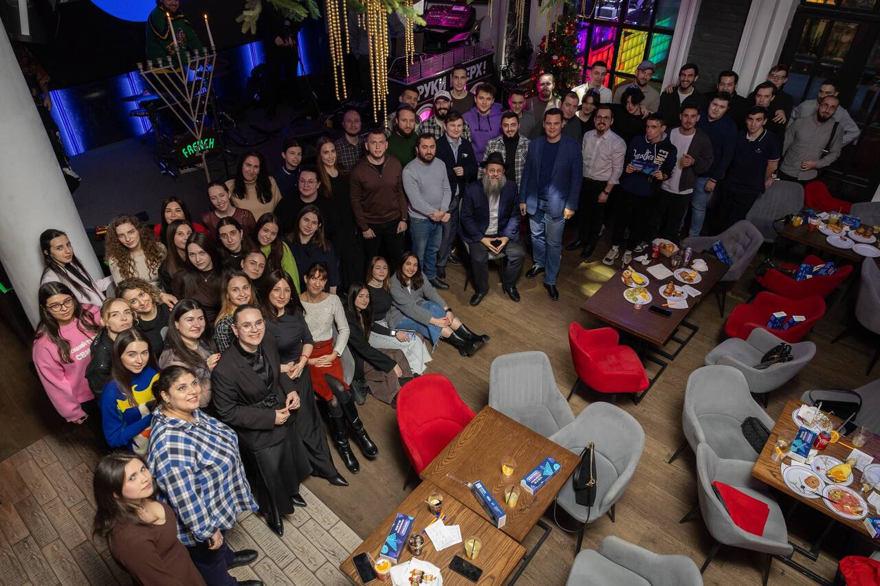 Ханукальные свечи на празднике общины Ростова-на-Дону