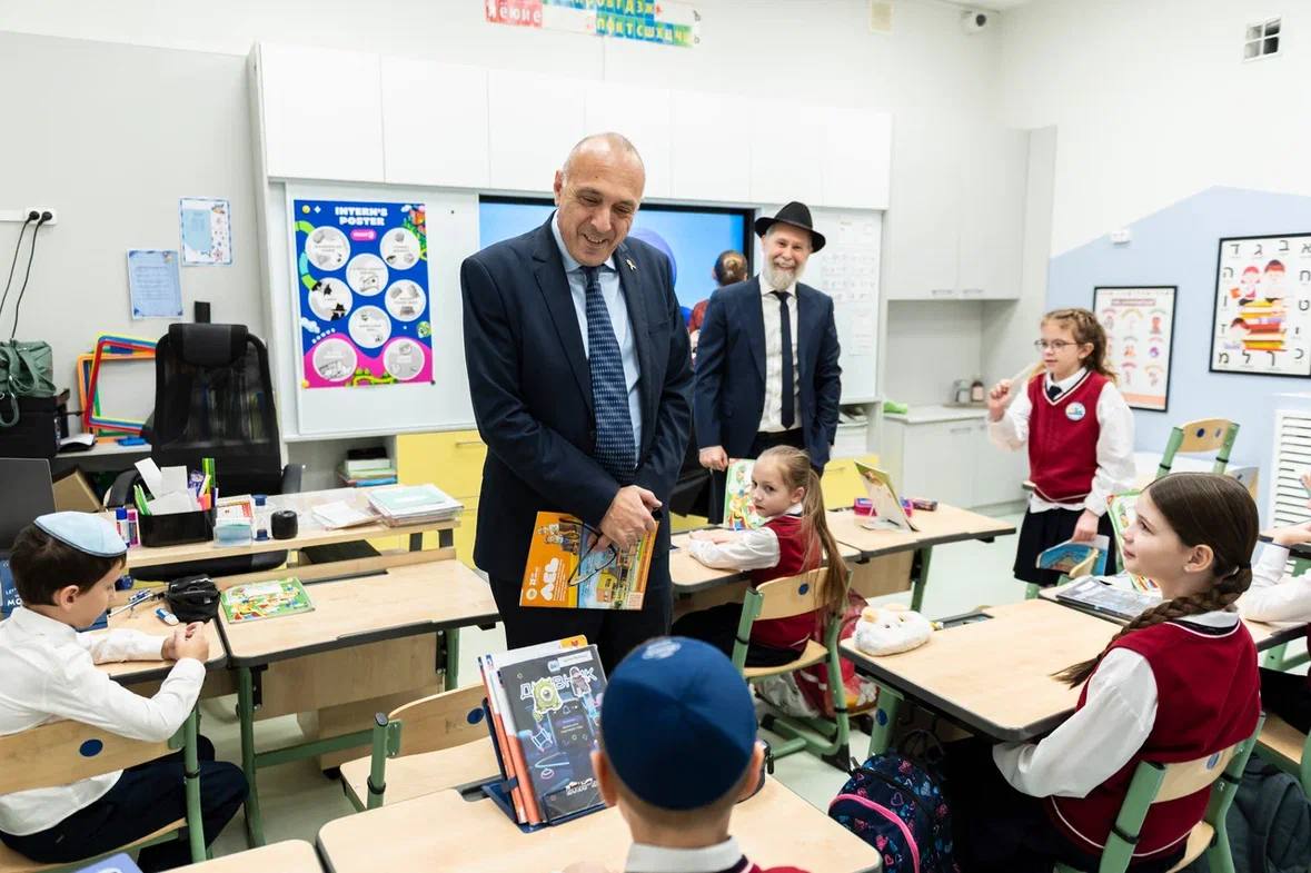 Посол Израиля Одед Йосеф в лицее Ор Авнер и центре ЛЕВ