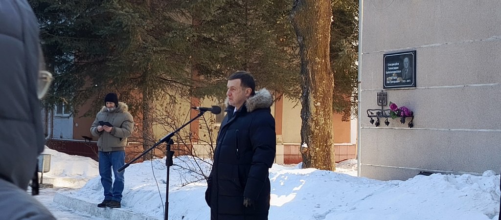 Церемония памяти жертв Холокоста у мемориала в Биробиджане