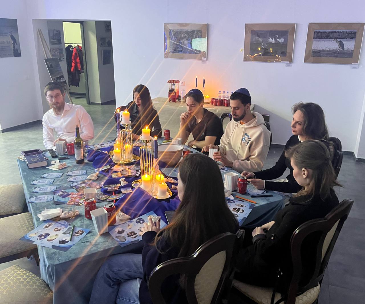 Участники клуба Яхад на вечере кино в синагоге