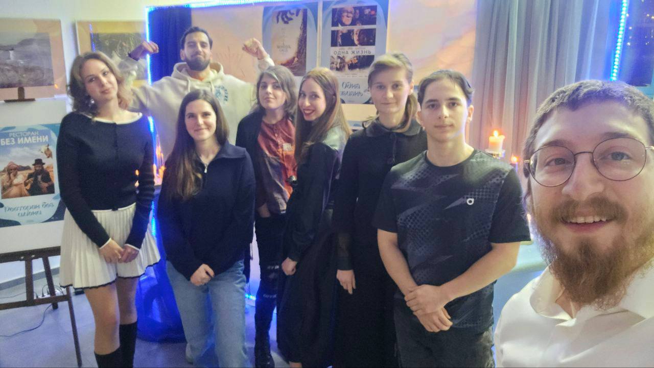 Участники клуба Яхад на вечере кино в синагоге