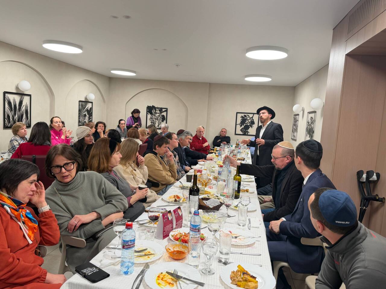 Фарбренген в красноярской синагоге в день Юд Шват