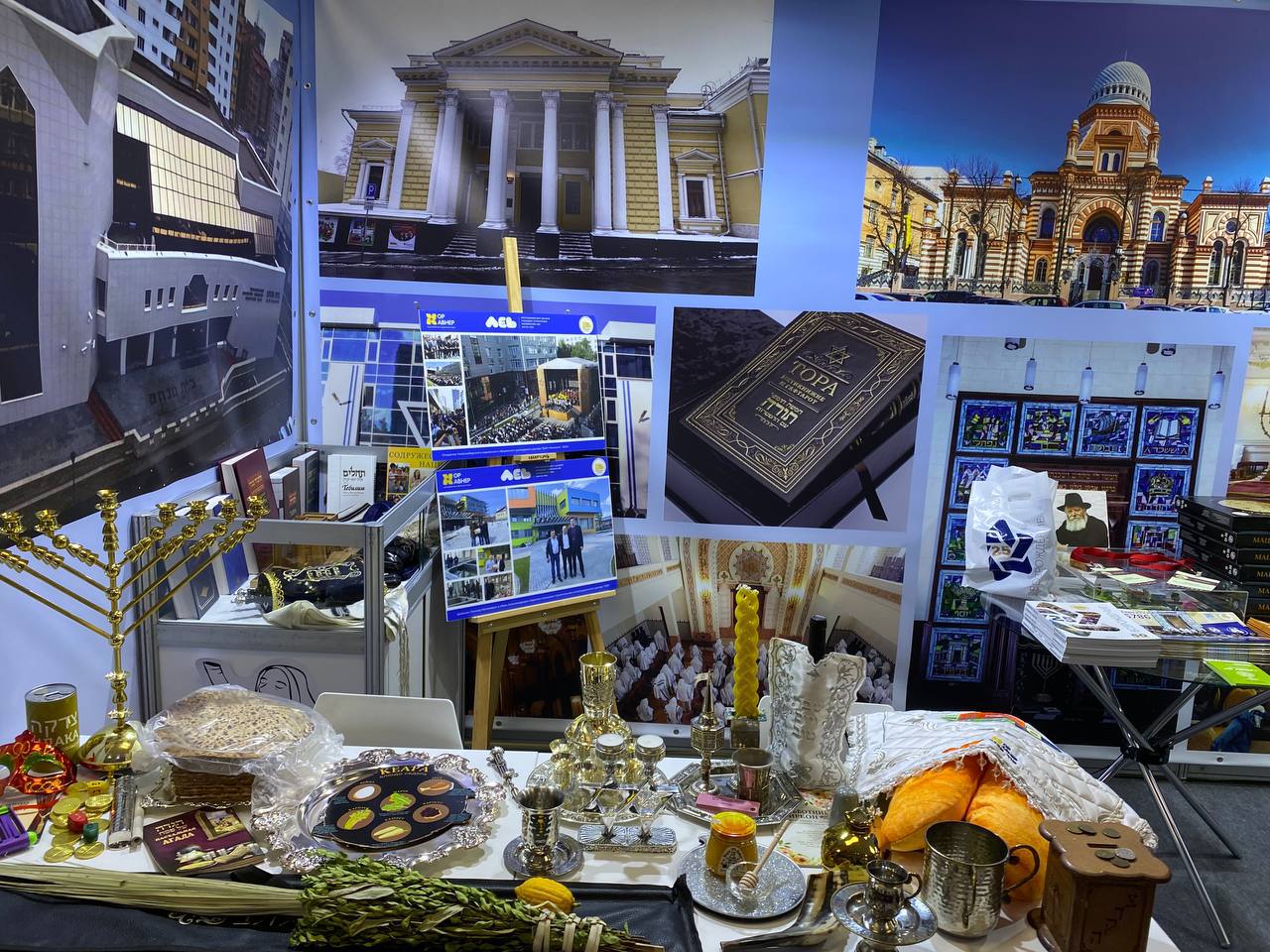 Выставка Возрождение в КК имени В. В. Маяковского в Новосибирске