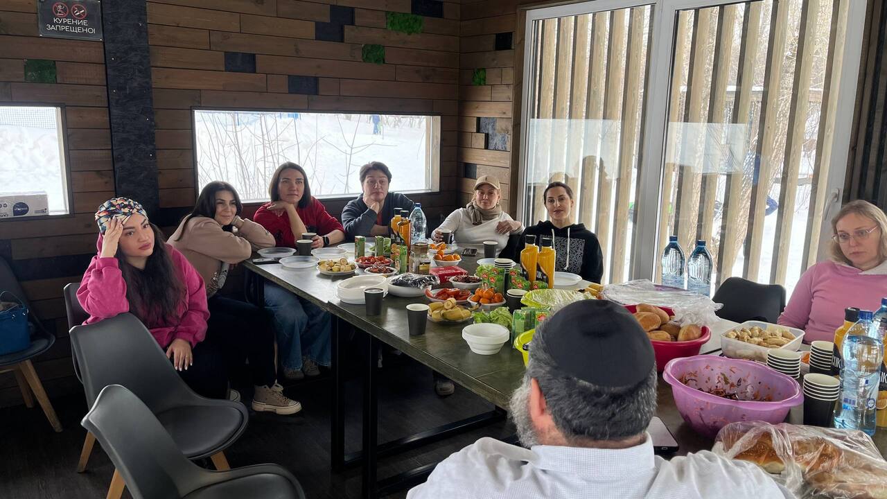 Участники клубов EnerJew и Jfuture на тюбингах в Красноярске