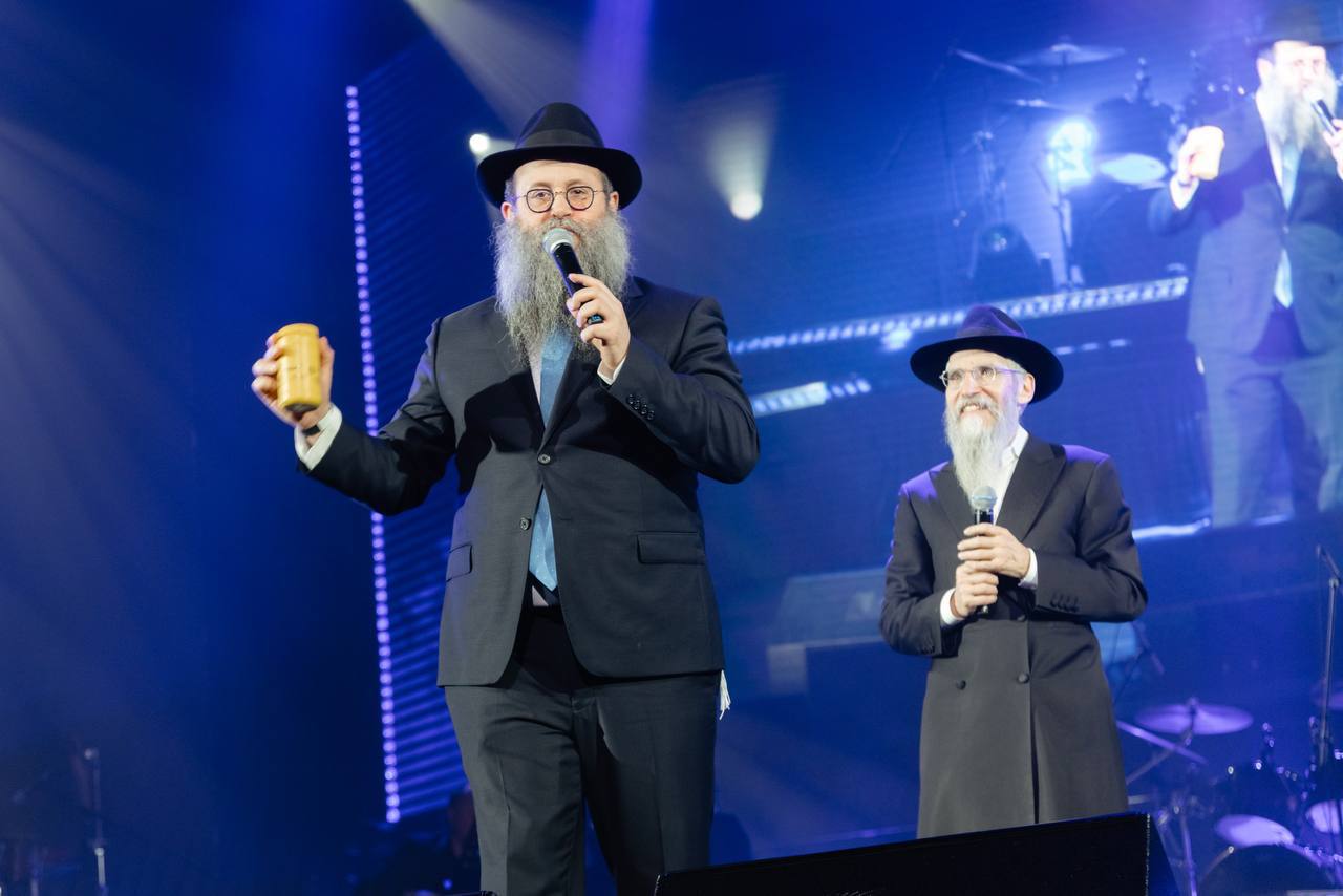 Хаим Данзингер и Авраам Фрид на концерте в Москве на Сиюм а-Рамбам