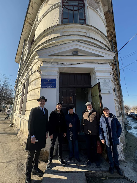 Мезуза у входа в здание Талмуд-Торы в Симферополе