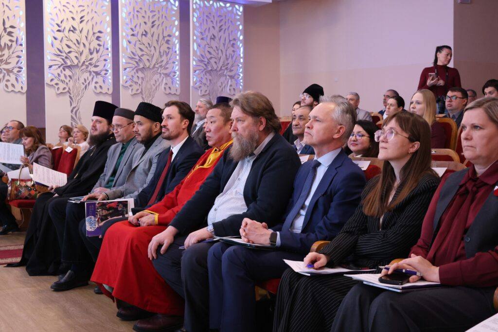 Вручение почетной грамоты еврейской общине Новосибирска