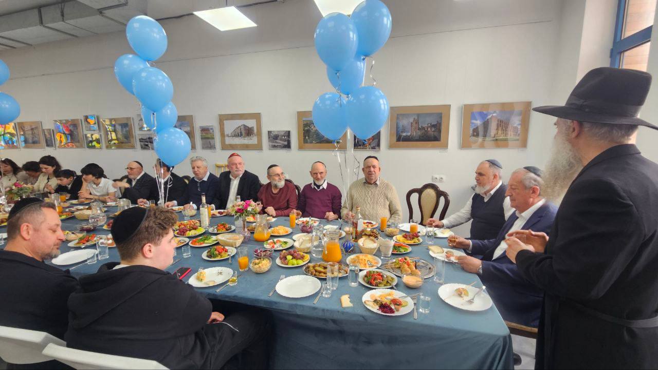 Церемония брит мила в синагоге Калининграда