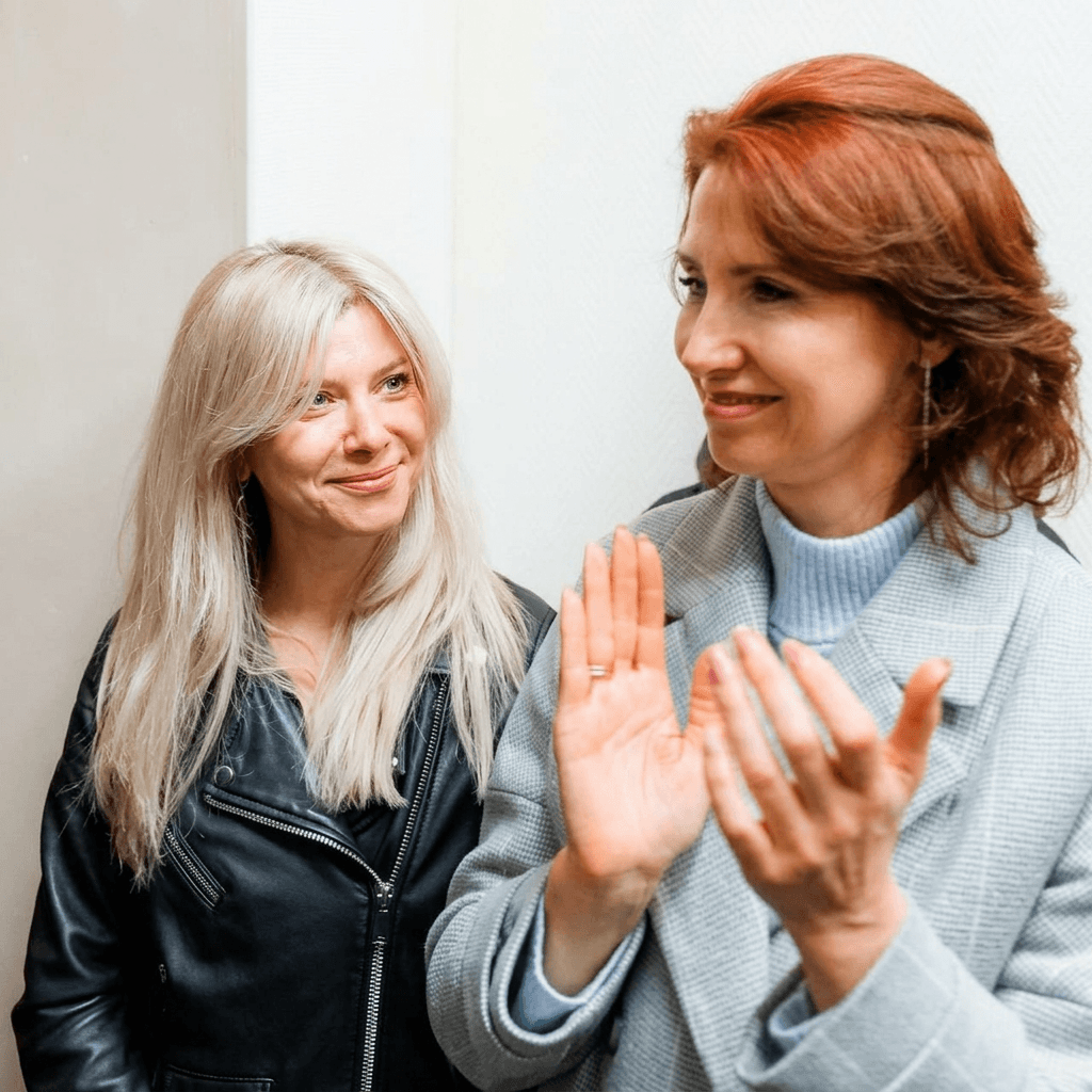 Установка мезузы на первом этаже синагоги в Перми